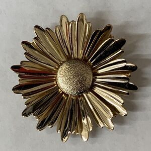 Vintage Sarah Coventry Signed Gold Tone Flower Brooch Pin